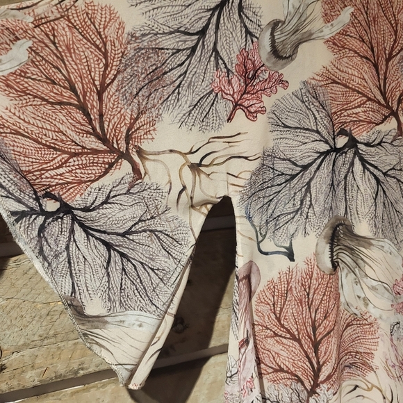 Froccella Elegant Coral Print Women's Top - Picture 3 of 6